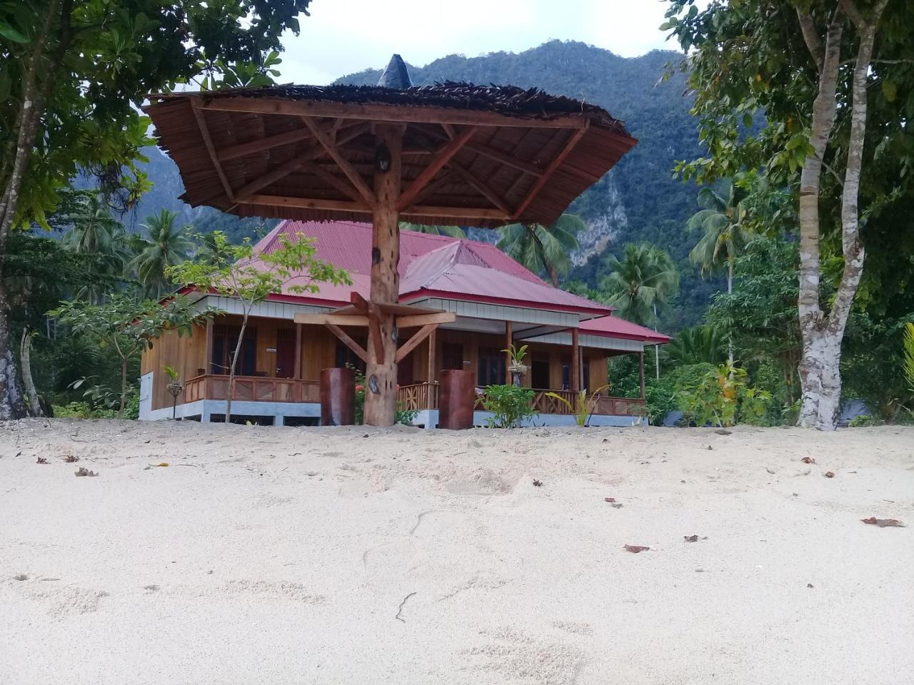 Nusa Nalan Beach Resort Rumah Olat Eksteriør bilde