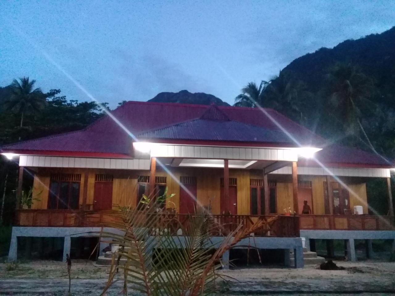 Nusa Nalan Beach Resort Rumah Olat Eksteriør bilde