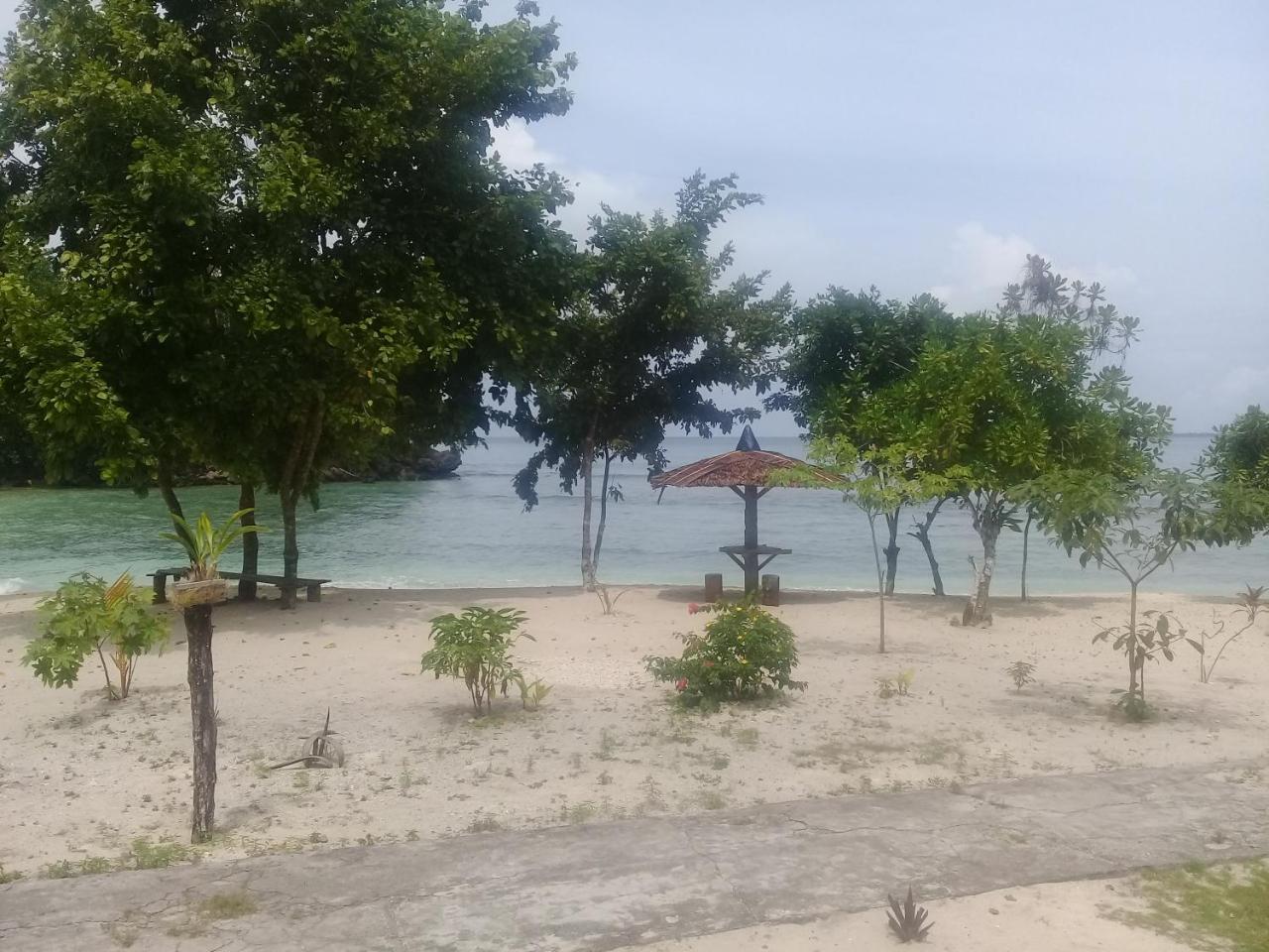 Nusa Nalan Beach Resort Rumah Olat Eksteriør bilde