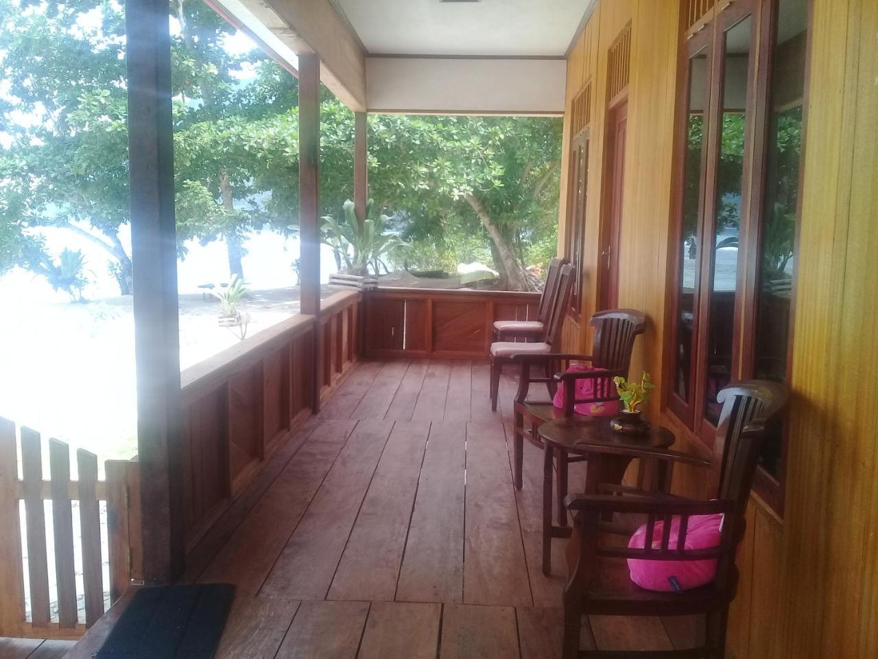 Nusa Nalan Beach Resort Rumah Olat Eksteriør bilde